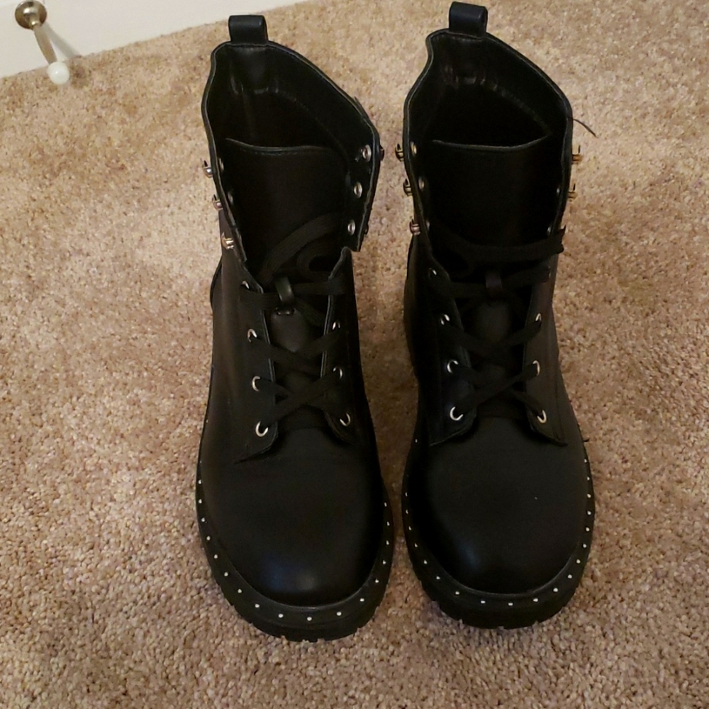 Black Boohoo boots